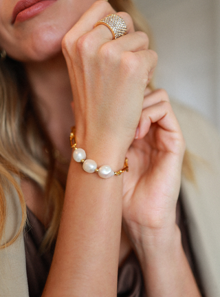 Chunky Pearl Bracelet - Gold Lunar