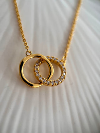 Interlink Rings Necklace - Gold Lunar