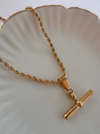 18k gold plated T Bar pendant on a rope Twist Chain Necklace 